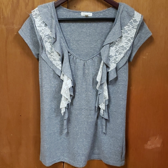 UO silence+noise Lace&Ruffle Tee